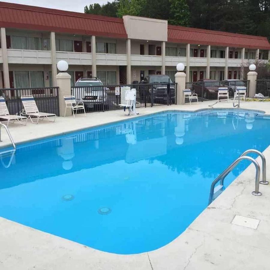Astoria Hotel Danville West Exterior photo